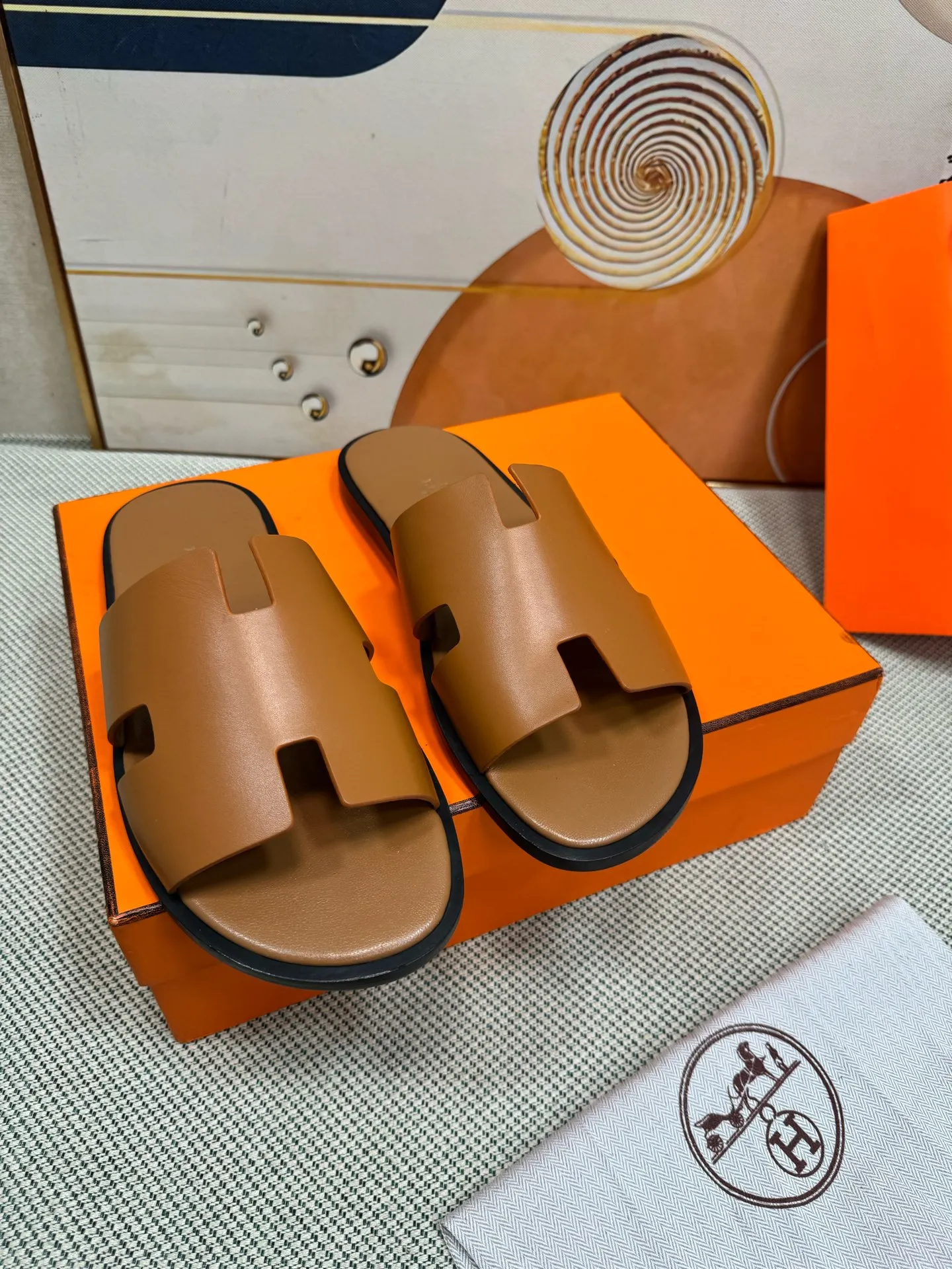 👟👟Ex-factory price 560👟👟 "HERMES" [Classic Original Version] Hermès; Top 🔝 Purchasing Agency 🔍🔍 Men's Latest 🇺🇸 Counter Sales Simultaneously, Original Imported from Italy: Silk Cowhide · Prominent (High-end · Nobility · Grade) Exquisite Workmanship (Italian 🇮🇹 Imported Water Dye Brand Wear-resistant ultra-thousand leather feet) Soles: Original soles specially provided by the original factory, ⚠exclusive double-layer movable rubber molded outsole; super comfortable, wear-resistant, non-slip, environmentally friendly🌳🌳🌳, real photos taken🎬The real ones are more beautiful🔍🔍 (high quality, single goods), you can enter and exit the counter at will* Code number: 38·39·40·41·42·43·44# (45# can be customized) (46 47➕30 customization is not returnable) Welcome to place an order...☕
